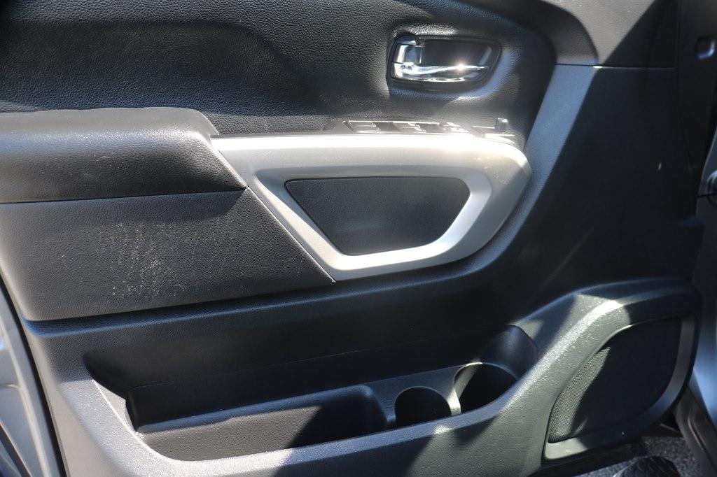 Nissan Titan SV Crew Cab 4WD 2018