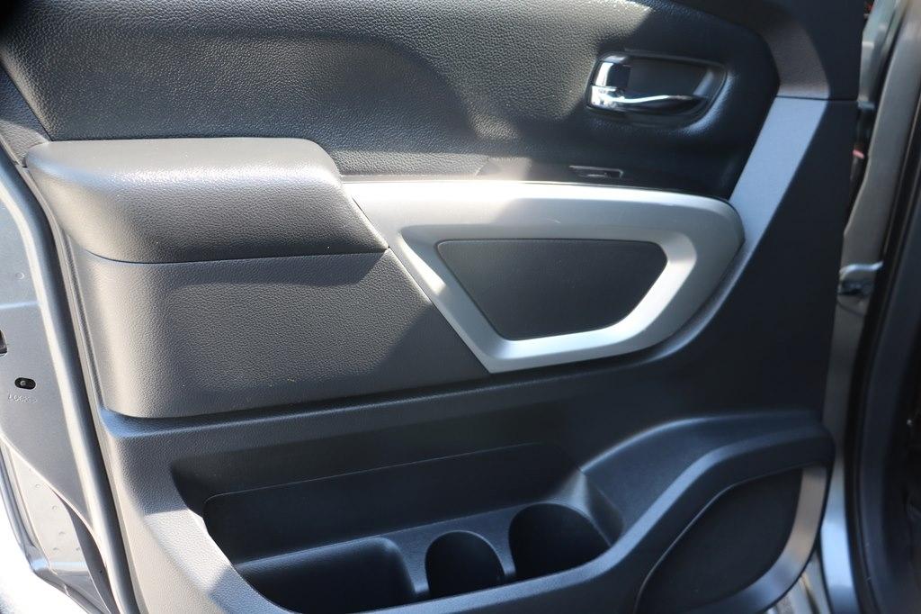 Nissan Titan SV Crew Cab 4WD 2018