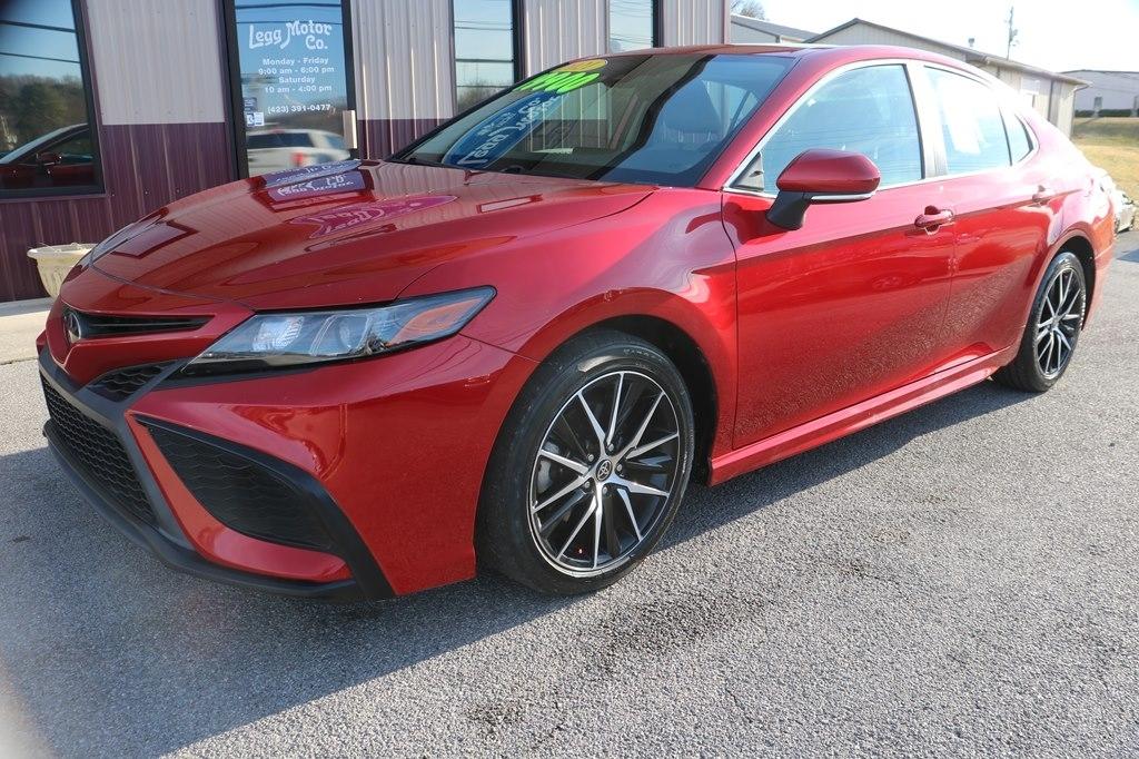 Toyota Camry SE 2021