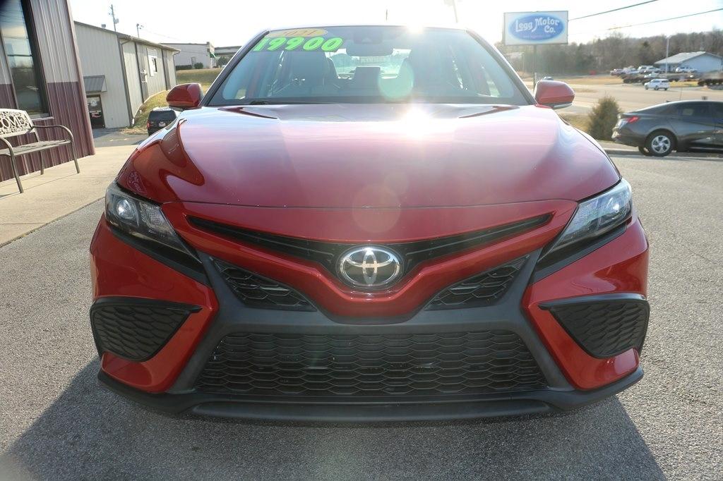 Toyota Camry SE 2021