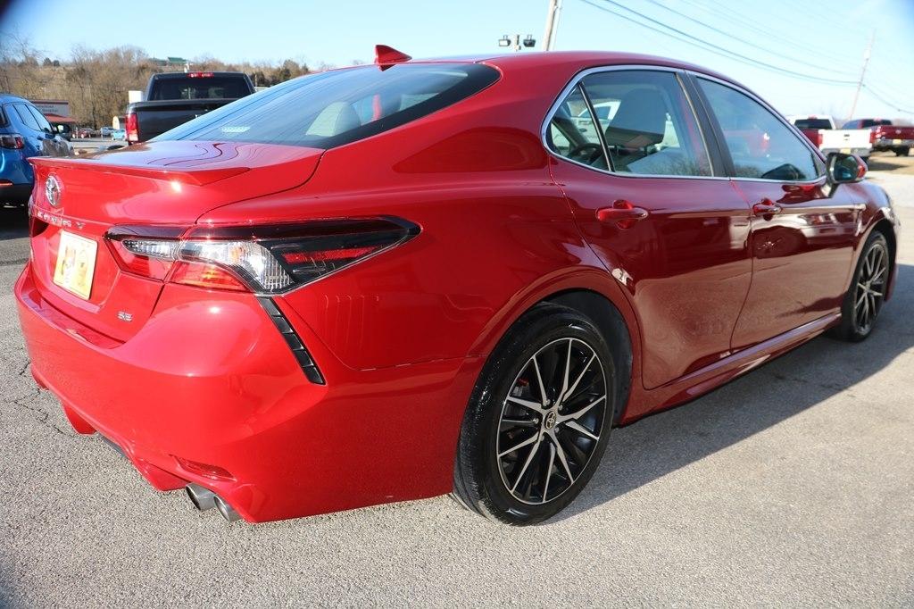 Toyota Camry SE 2021