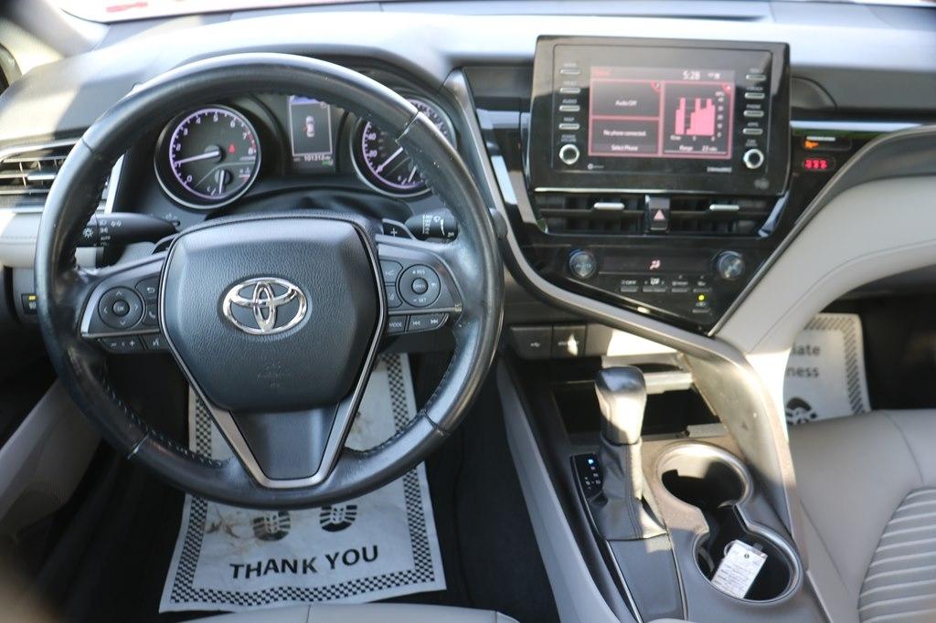 Toyota Camry SE 2021