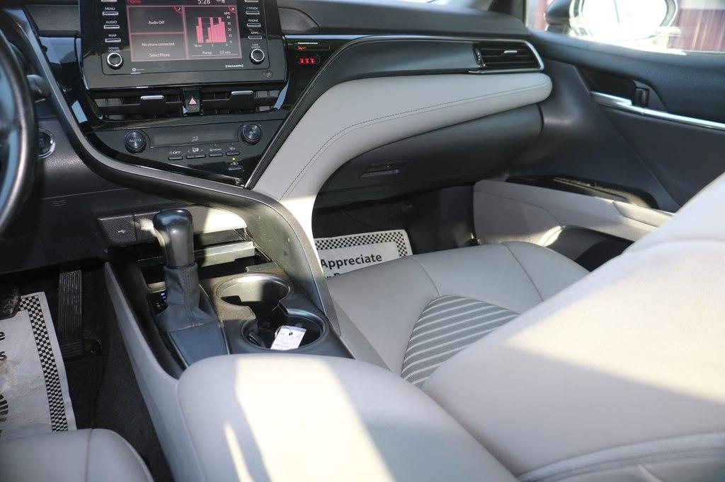 Toyota Camry SE 2021