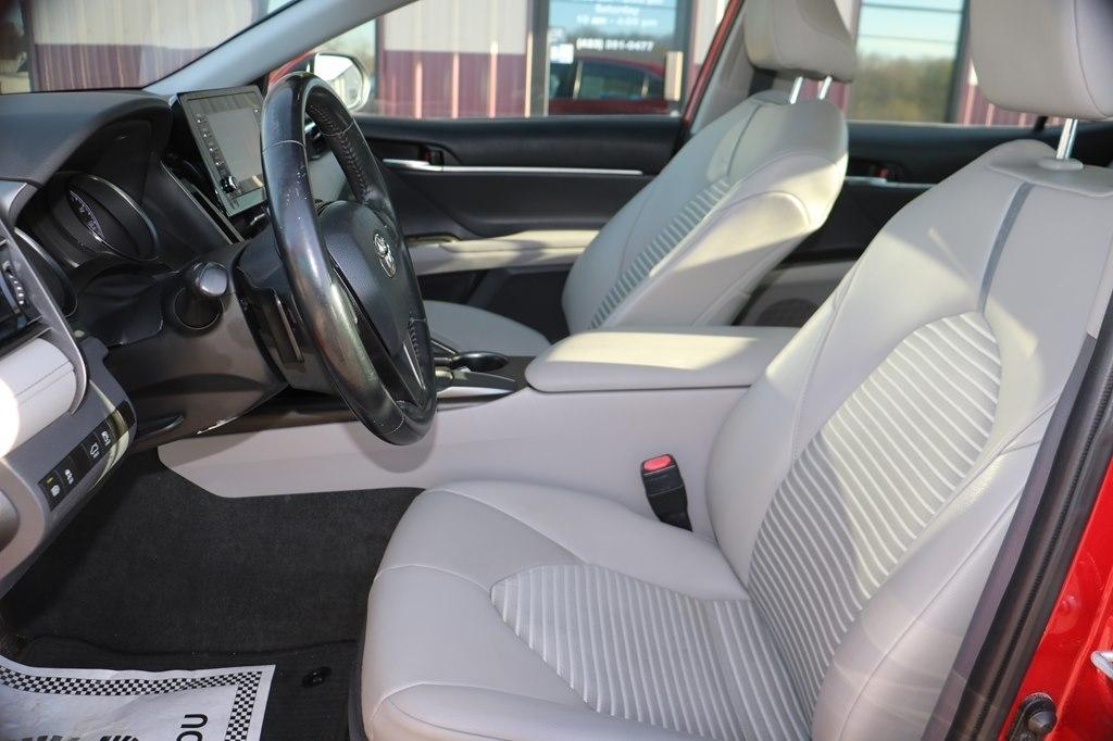 Toyota Camry SE 2021