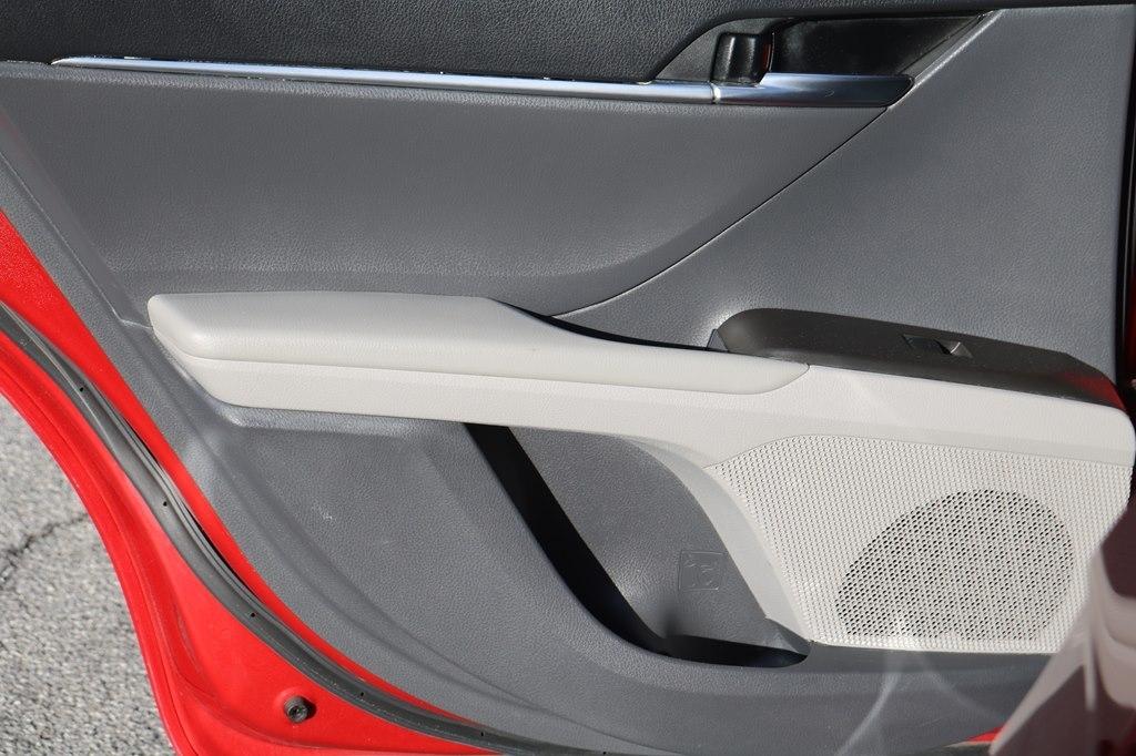 Toyota Camry SE 2021