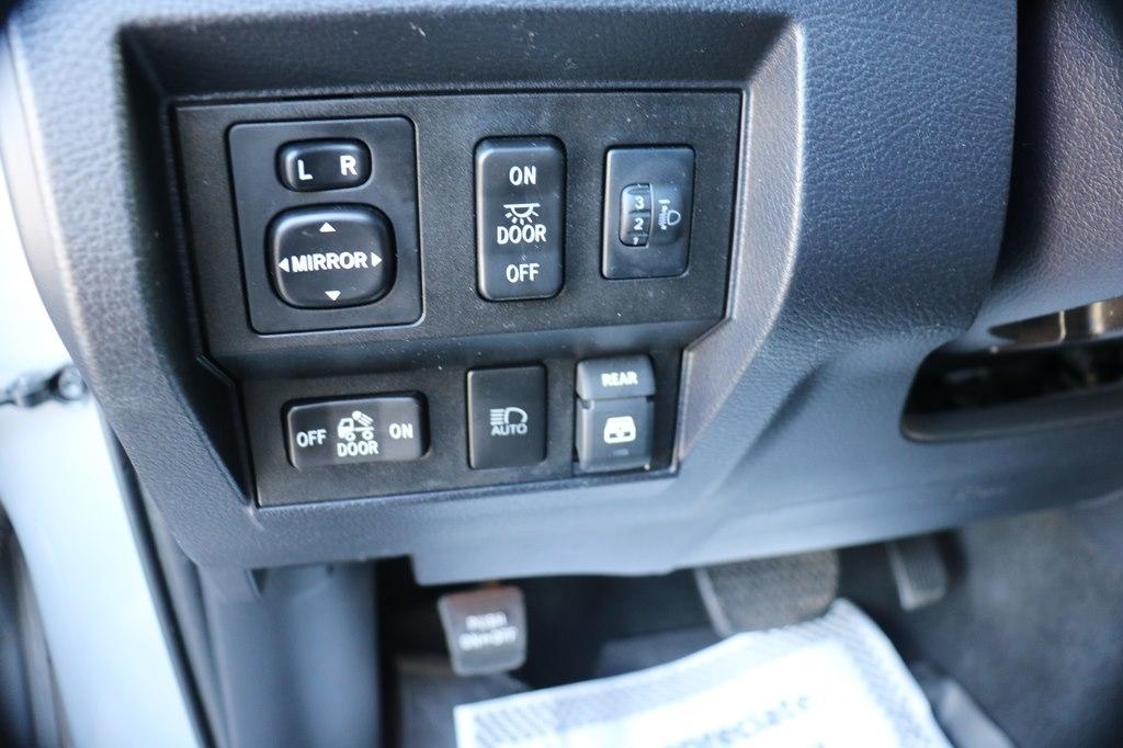 Toyota Tundra SR5 5.7L V8 CrewMax 4WD 2019