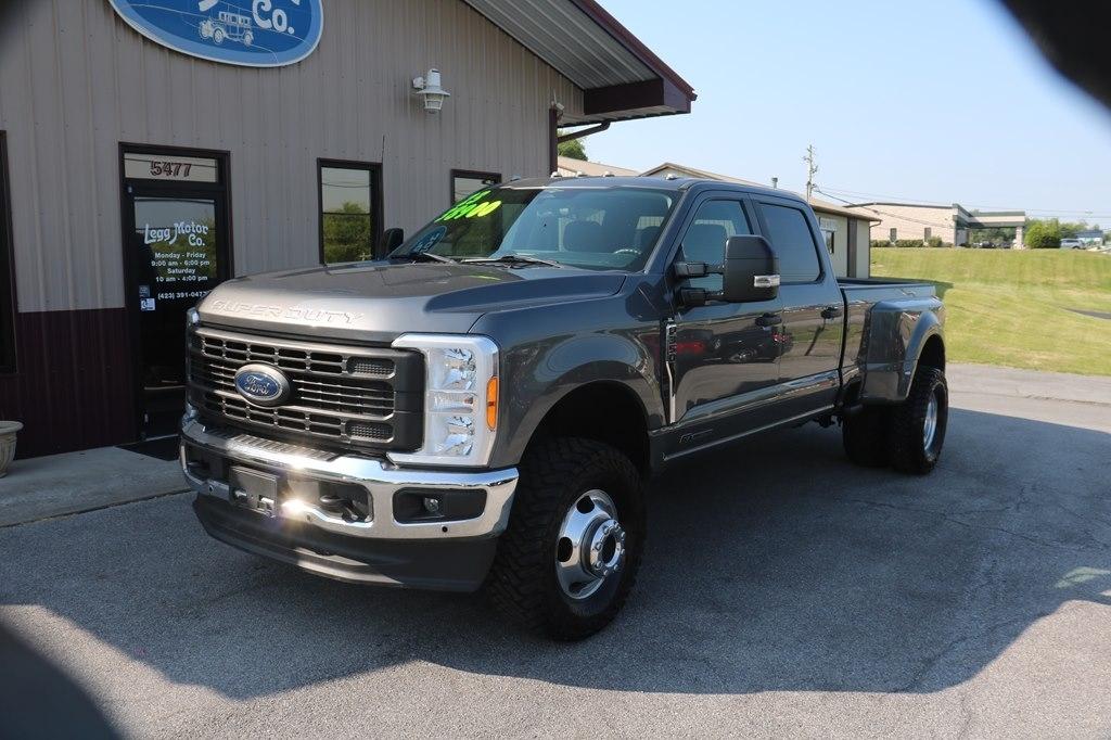 Ford F-350 SD XL Crew Cab Long Bed DRW 4WD 2023