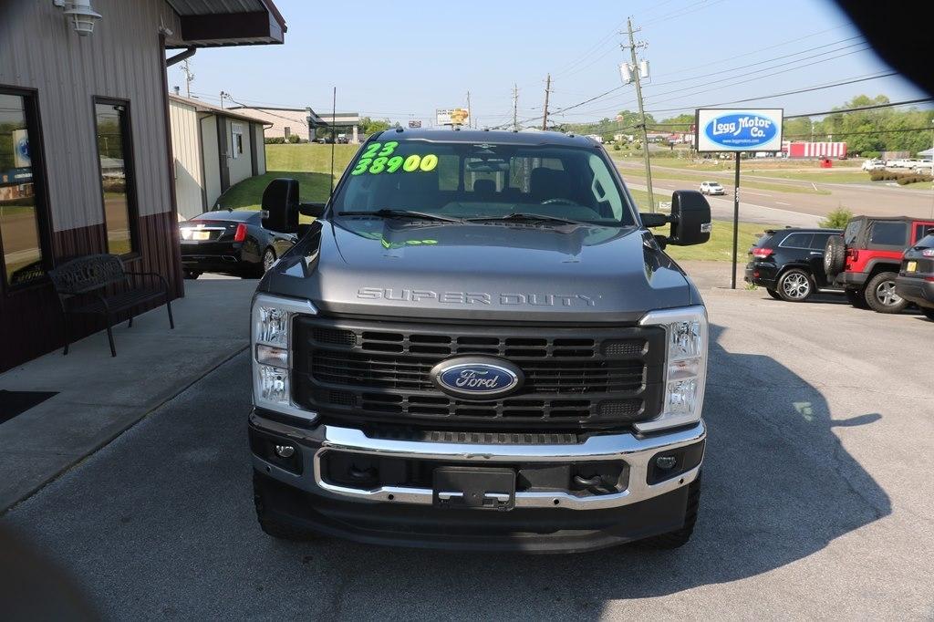 Ford F-350 SD XL Crew Cab Long Bed DRW 4WD 2023