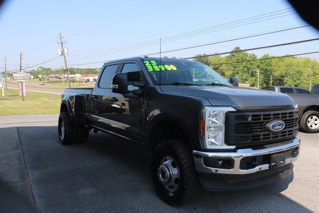 Ford F-350 SD XL Crew Cab Long Bed DRW 4WD 2023