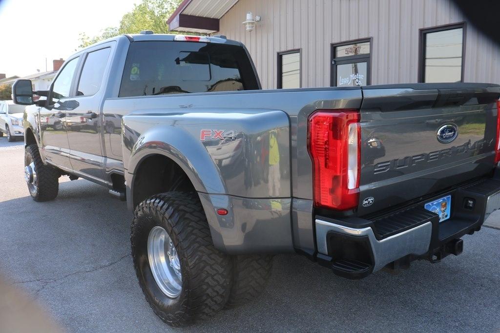 Ford F-350 SD XL Crew Cab Long Bed DRW 4WD 2023