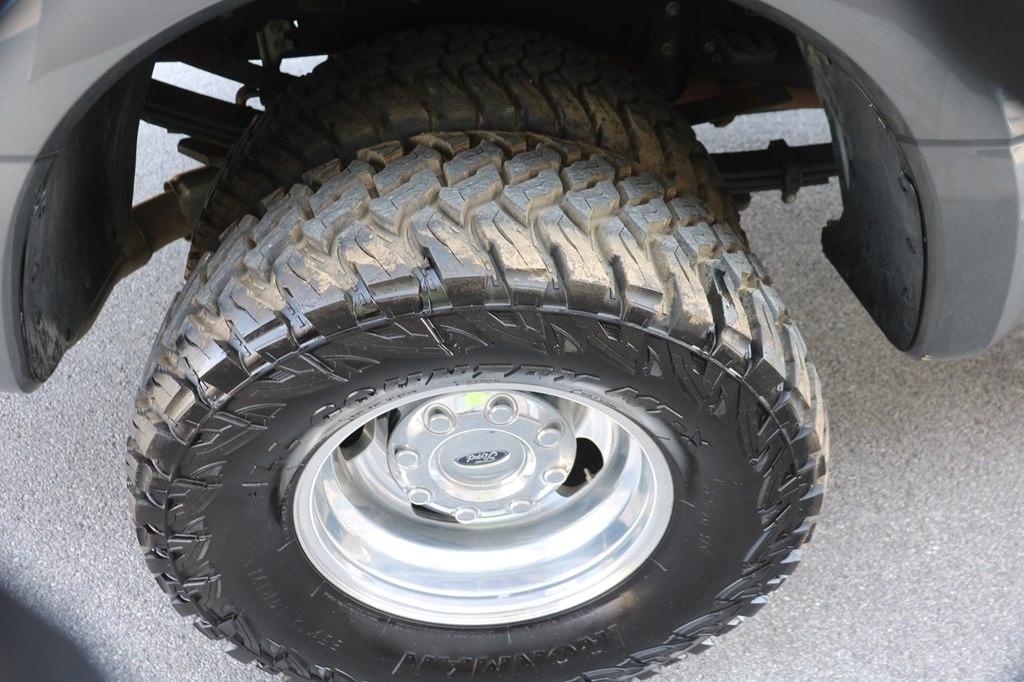 Ford F-350 SD XL Crew Cab Long Bed DRW 4WD 2023