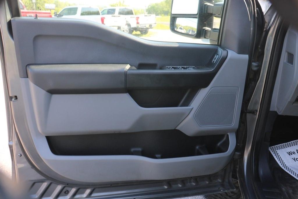 Ford F-350 SD XL Crew Cab Long Bed DRW 4WD 2023