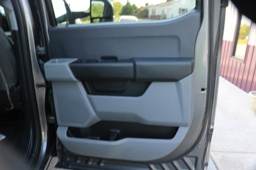 Ford F-350 SD XL Crew Cab Long Bed DRW 4WD 2023