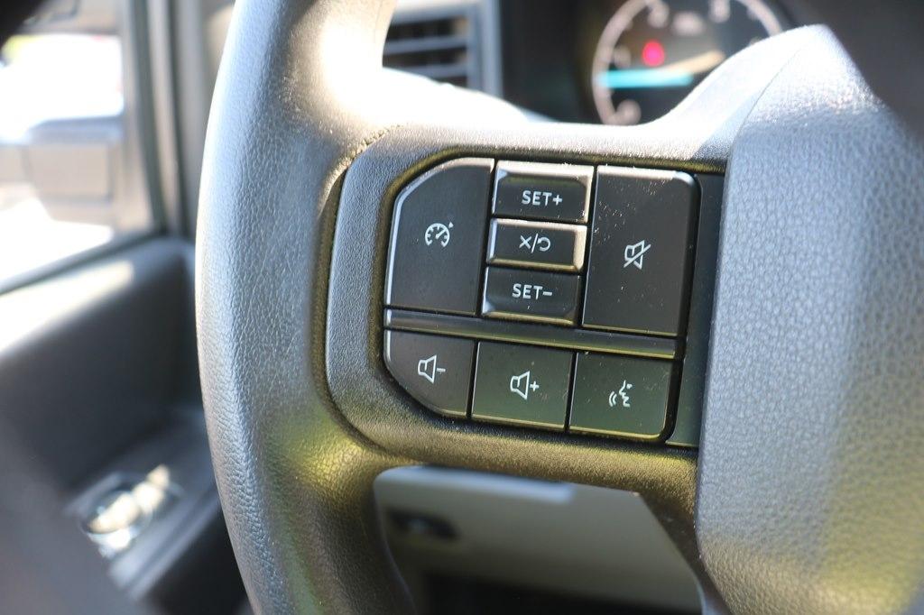 Ford F-350 SD XL Crew Cab Long Bed DRW 4WD 2023