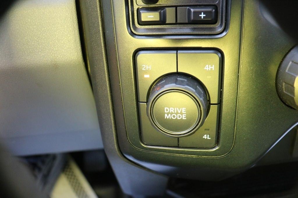 Ford F-350 SD XL Crew Cab Long Bed DRW 4WD 2023