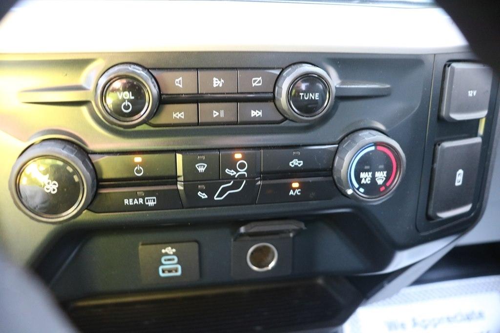 Ford F-350 SD XL Crew Cab Long Bed DRW 4WD 2023