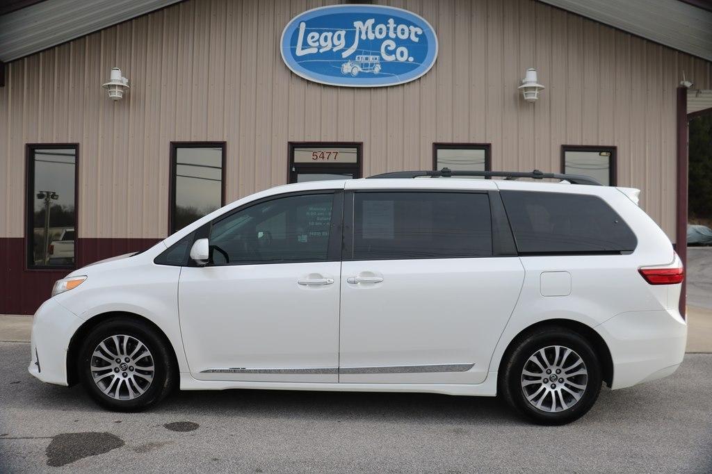 2019 Toyota Sienna XLE 8-Pass V6