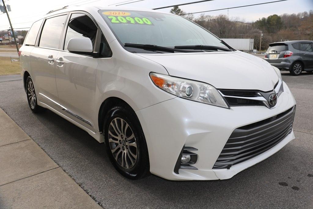 Toyota Sienna XLE 8-Pass V6 2019