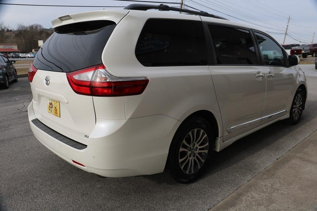 Toyota Sienna XLE 8-Pass V6 2019
