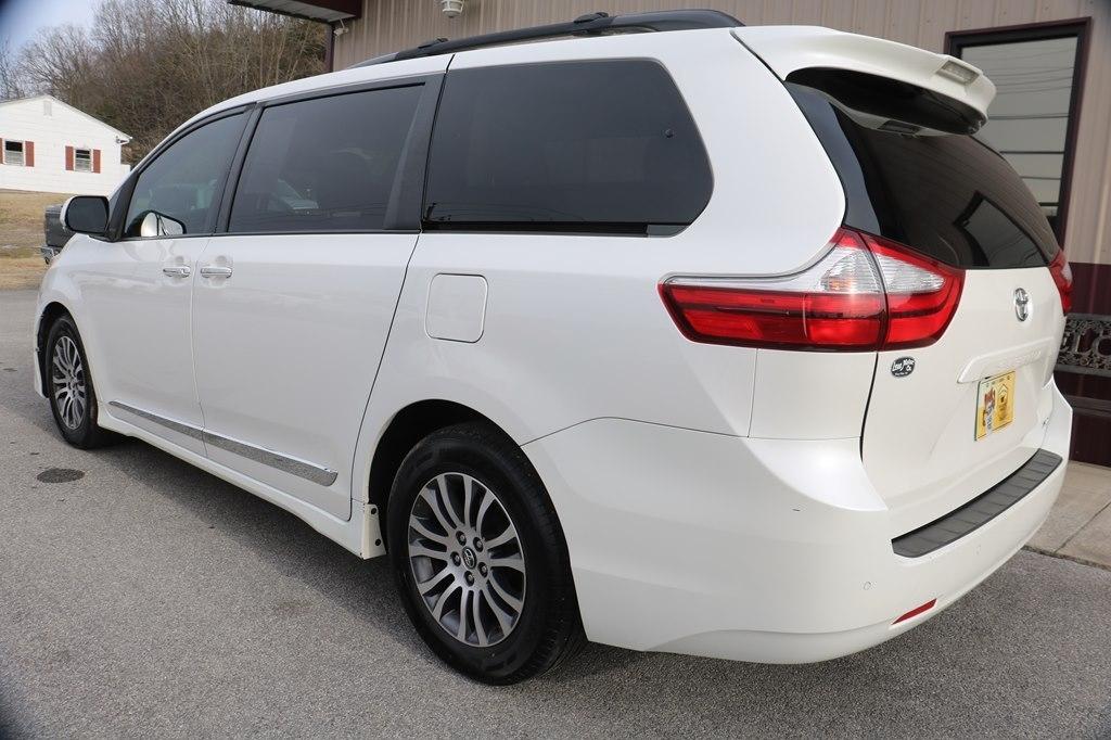 Toyota Sienna XLE 8-Pass V6 2019