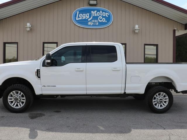 White 2019 Ford F-250 Super Duty XLT Crew Cab 4WD Pickup Truck Four-Wheel Drive Automatic