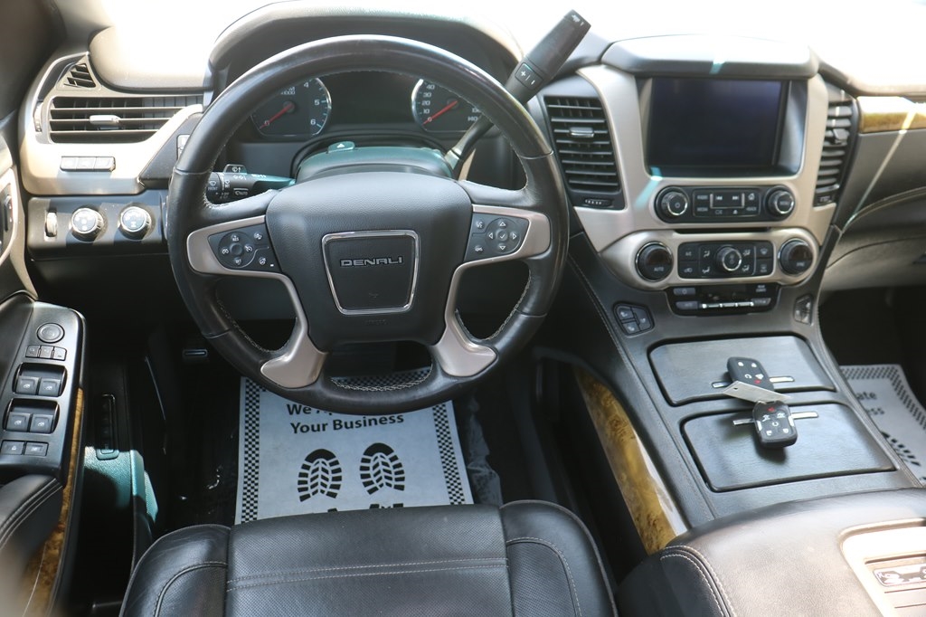 GMC Yukon Denali 4WD 2017