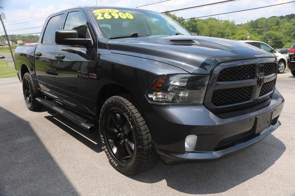 RAM 1500 Classic Express 4x4 Quad Cab 6'4" Box 2019