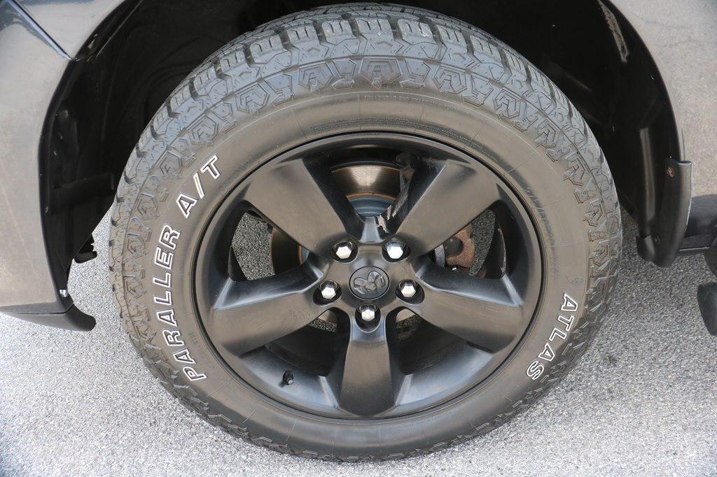 RAM 1500 Classic Express 4x4 Quad Cab 6'4" Box 2019