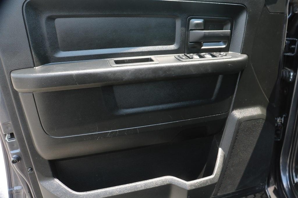 RAM 1500 Classic Express 4x4 Quad Cab 6'4" Box 2019
