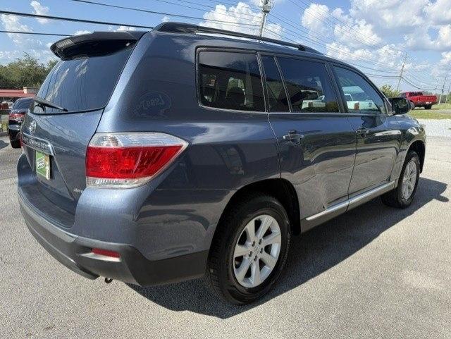 Toyota Highlander LE Plus V6 AWD (Natl) 2013