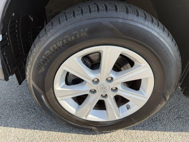 Toyota Highlander LE Plus V6 AWD (Natl) 2013