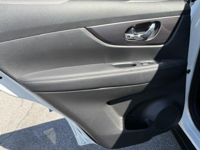 Nissan Rogue SV 4D SUV AWD 2016