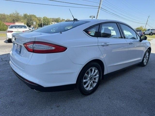 Ford Fusion S 2015