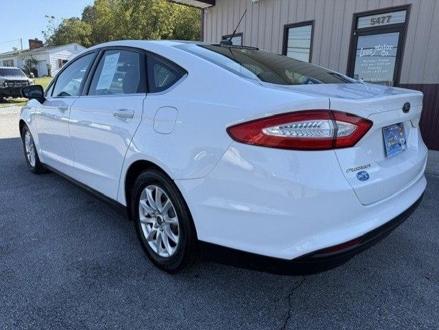 Ford Fusion S 2015