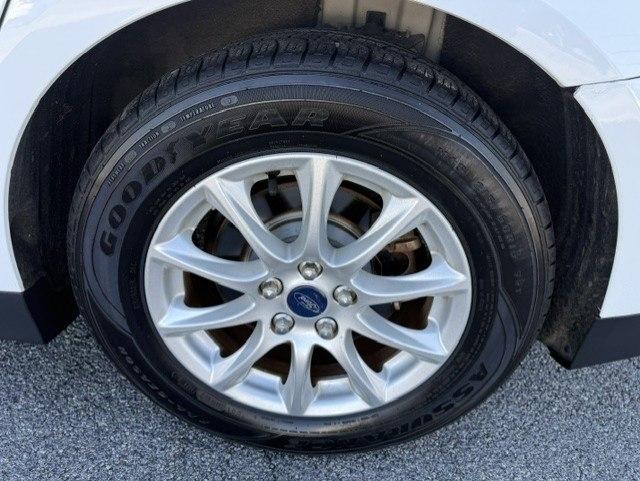 Ford Fusion S 2015