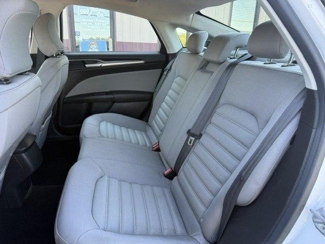 Ford Fusion S 2015