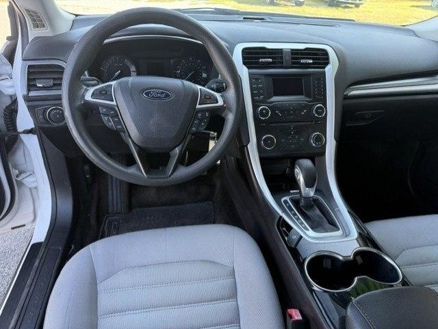 Ford Fusion S 2015
