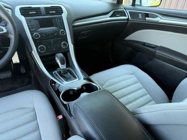 Ford Fusion S 2015