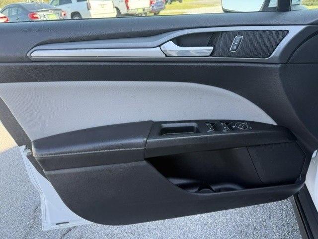 Ford Fusion S 2015