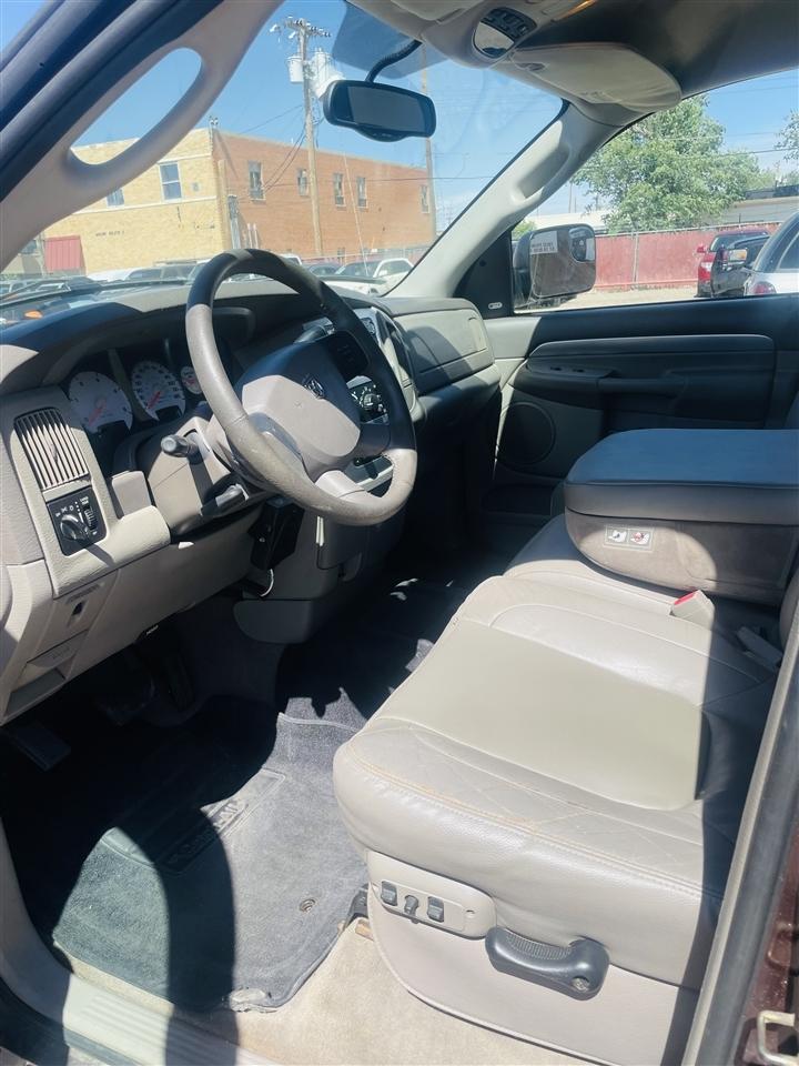 Dodge Ram 3500 4dr Quad Cab 140.5" WB 4WD SRW SLT 2004