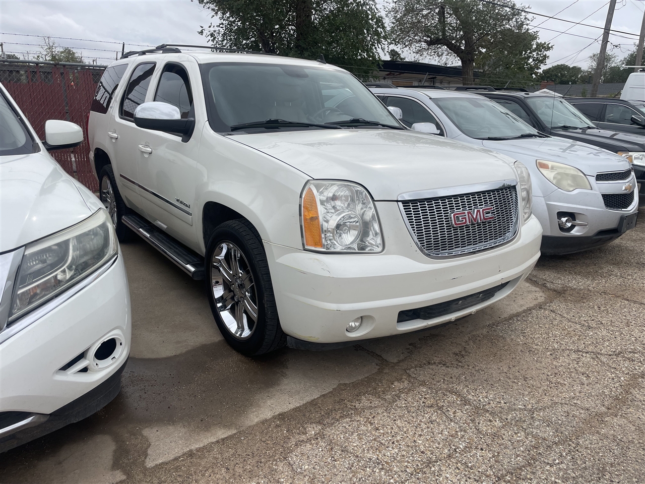 GMC Yukon 2WD 4dr 1500 SLT 2011 GMC Yukon 2WD 4dr 1500 SLT 2011
