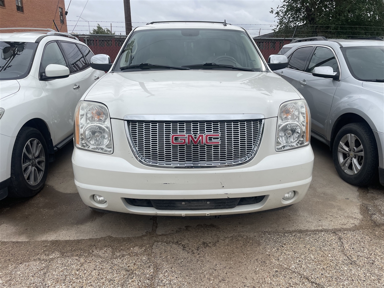GMC Yukon 2WD 4dr 1500 SLT 2011 GMC Yukon 2WD 4dr 1500 SLT 2011