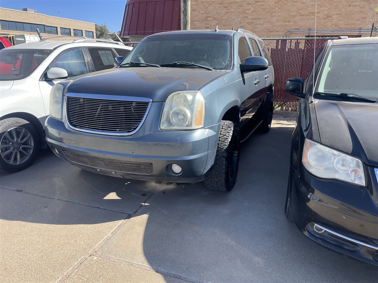 GMC Yukon Denali AWD 4dr 2007