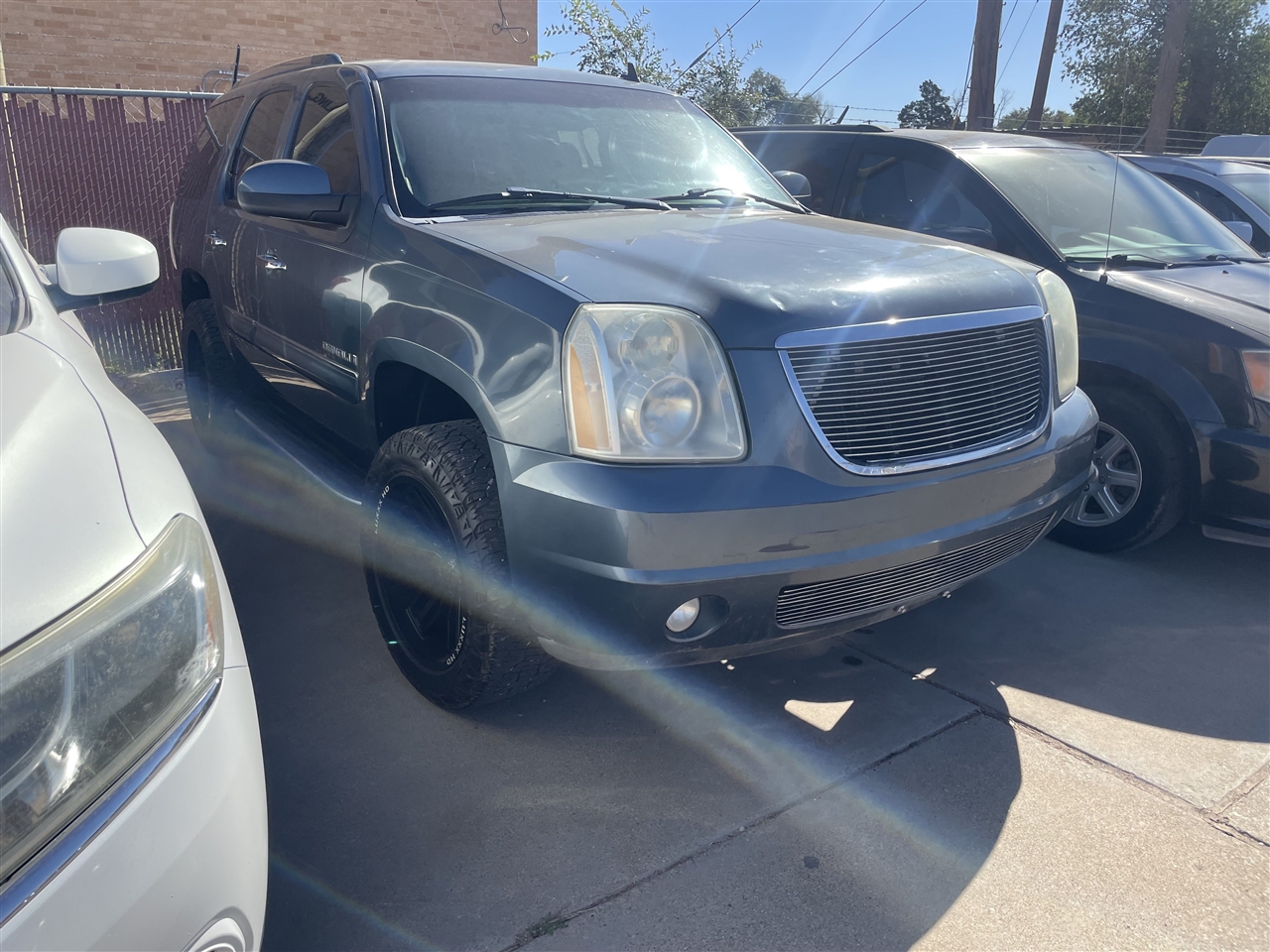GMC Yukon Denali AWD 4dr 2007