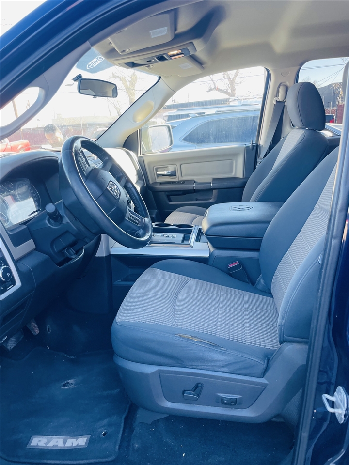 RAM 1500 4WD Crew Cab 140.5" Big Horn 2012