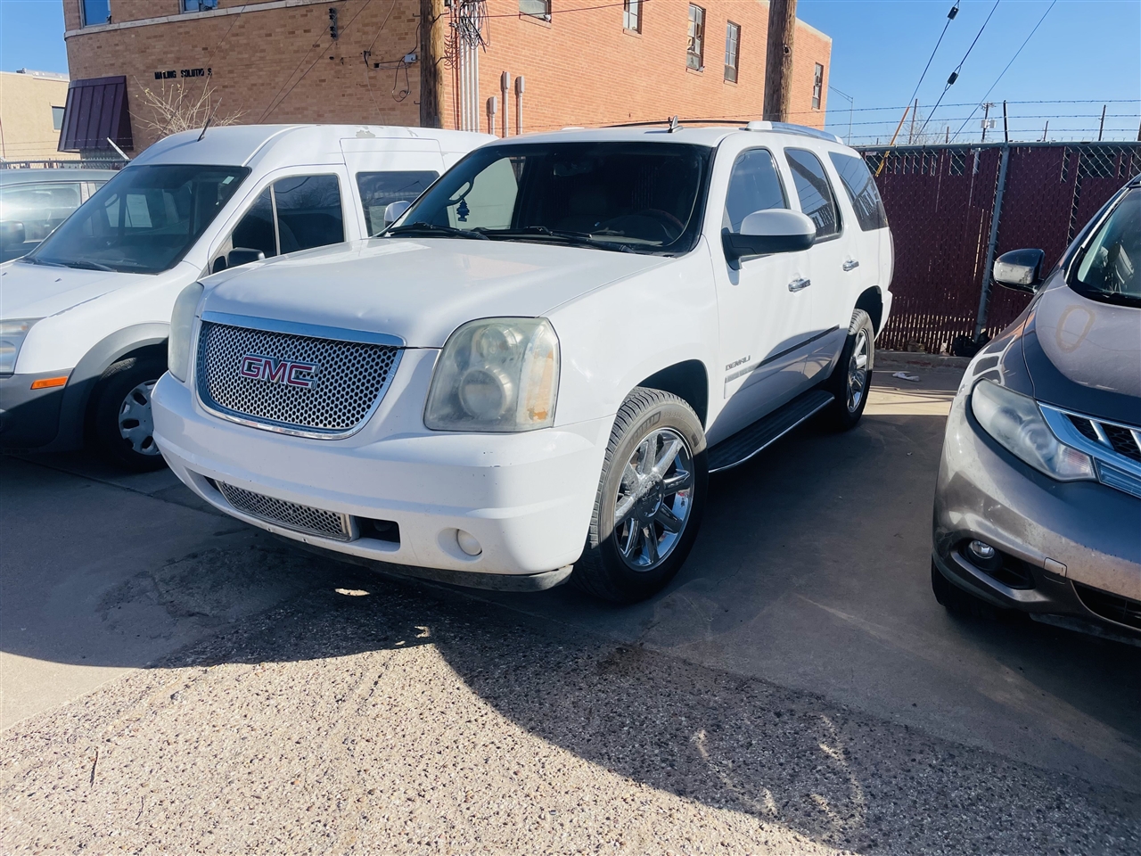 GMC Yukon Denali AWD 4dr 2009