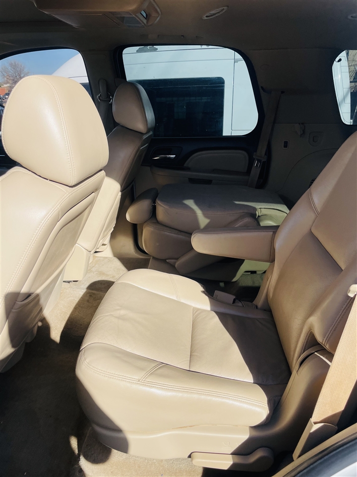 GMC Yukon Denali AWD 4dr 2009