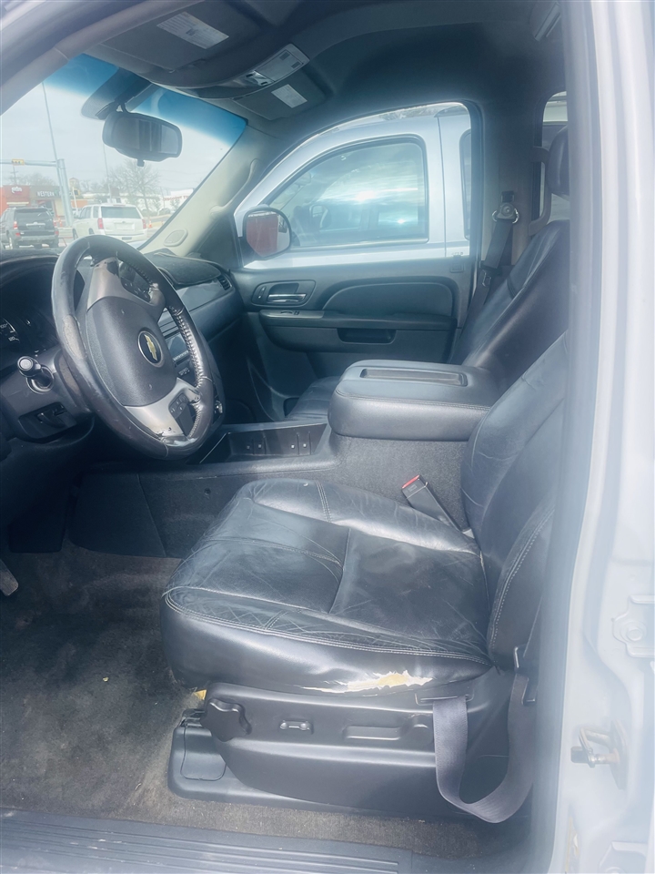 Chevrolet Suburban 2WD 4dr 1500 LT 2011