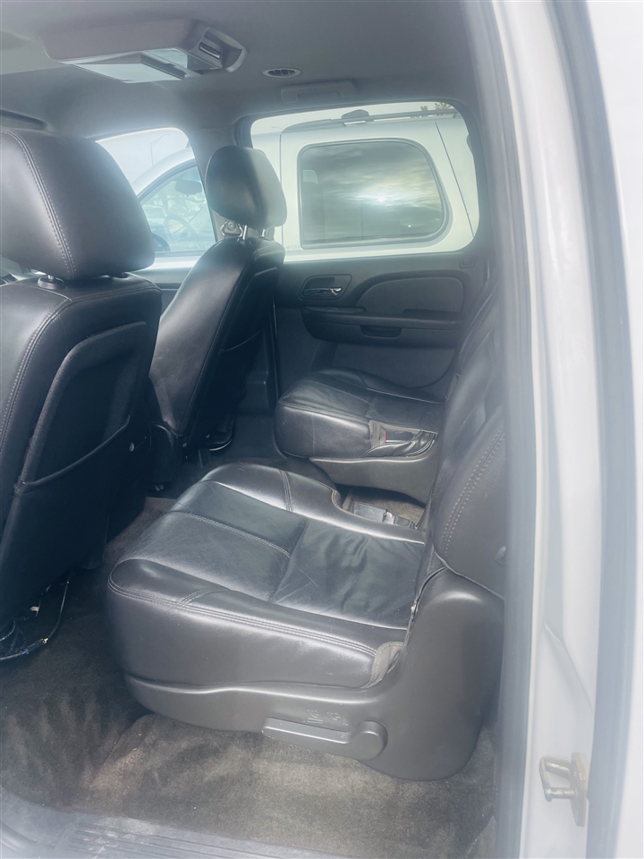 Chevrolet Suburban 2WD 4dr 1500 LT 2011