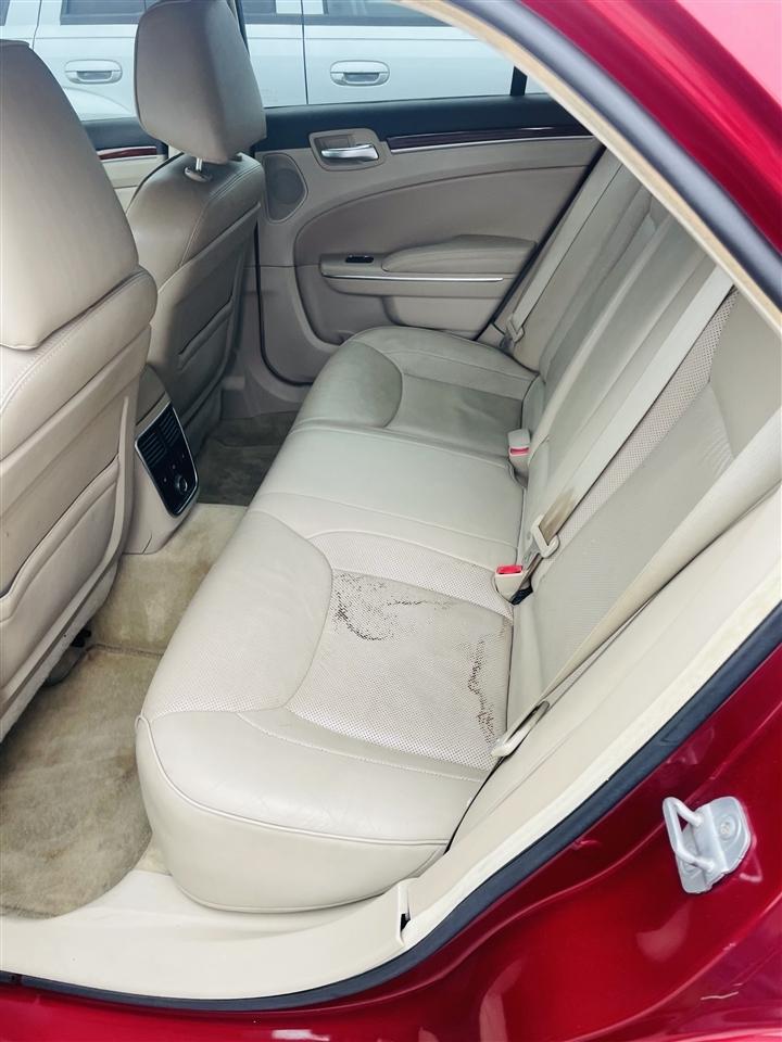 Chrysler 300 4dr Sdn Limited RWD 2011